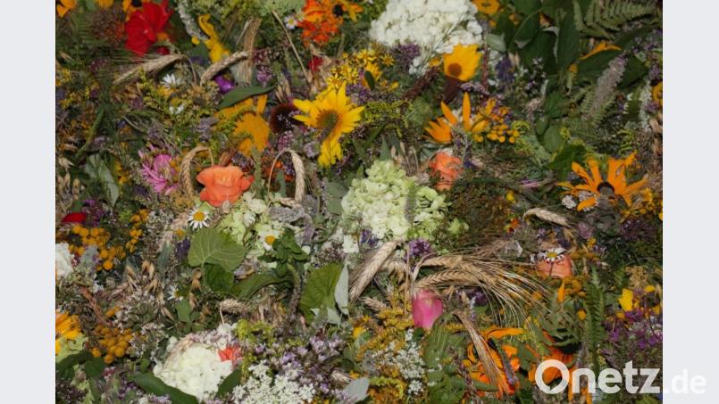 Aus Blumen und heilkräftigen Kräutern, sowie dem Getreide entstehen diese bunten wundervollen Sträuße, die gesegnet werden und an Maria Himmelfahrt mit nach Hause in die Wohnung genommen werden. Bild: rpp
