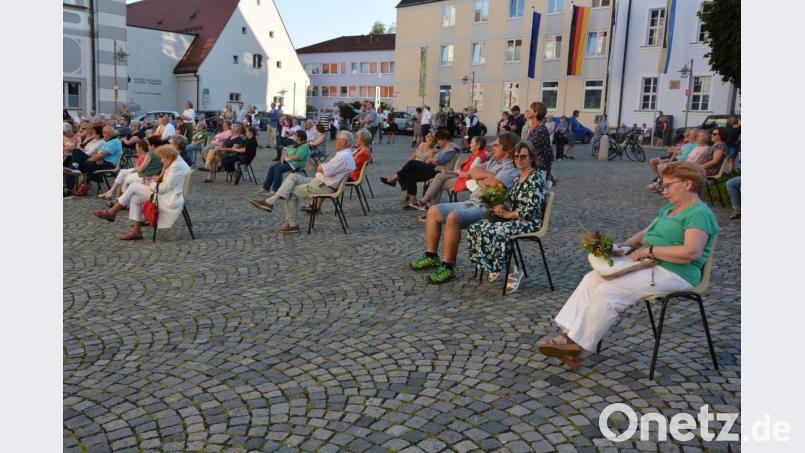 Blick in die Reihen der zahlreichen Zuhörerinnen und Zuhörer. Bild: jr