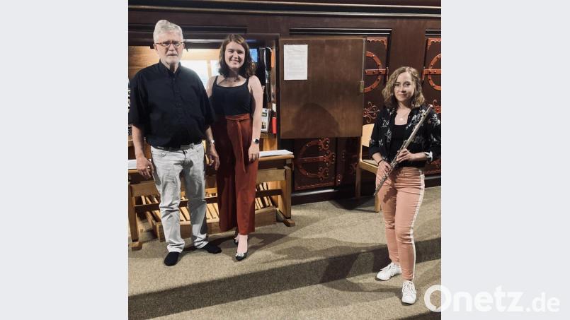 Annemarie Bauer an der Querflöte, Mirijam Denz als Sängerin und Luis Denz an der Orgel schenkten den Zuhörern eine Stunde mit wunderbarer Musik. Bild: Christa Bauer-Denz/exb