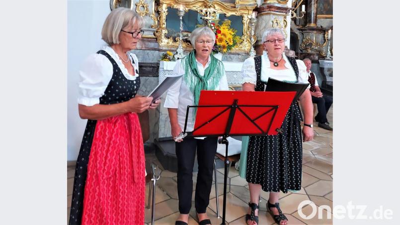 Hilfe von der Gottesmutter erflehte der „Oberviechtacher Dreigesang“ in dem Lied „Sei gegrüßt viel tausendmal“. Bild: lg
