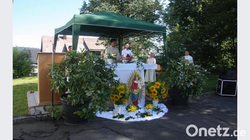 Pfarrer Joseph bei der Predigt. Bild: wro