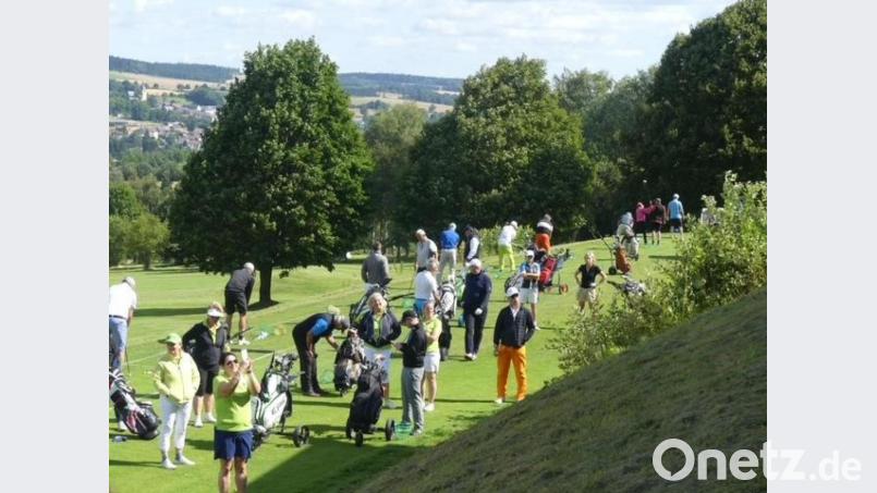 86 Teilnehmer kämpften beim zweiten SMT-Cup auf dem Gelände des Golfclubs Fahrenbach in Tröstau um jeden Punkt. Bild: sne