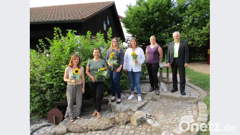 Das Kinderhaus Mobile verabschiedete Mitglieder aus dem Elternbeirat (von links): Susanne Griener, Bianca Greger, Nicole Pöllath, Stefanie Scherer, Corinna Fröhler und Bürgermeister Günter Kopp. Bild: Gemeinde Kulmain/exb