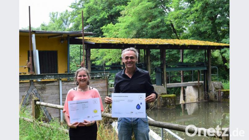 Die beiden Klimaschutzmanager Corinna Loewert und Joachim Scheid wünschen den Teilnehmern beim Gewinnspiel für Körper und Geist viel Spaß und Erfolg. Bild: Yvonne Busch/exb