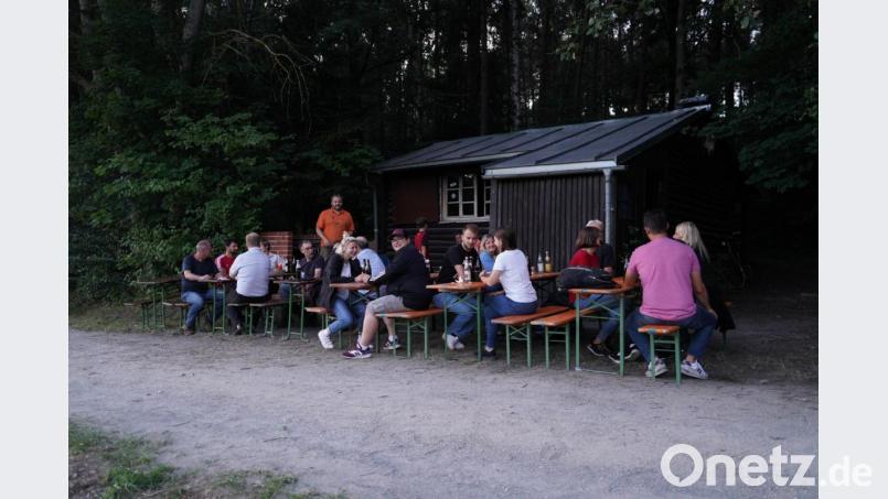 Die Kolpingsfamilie Kemnath lud zum Grillabend auf der Kolpinghütte ein. Bild: kaz