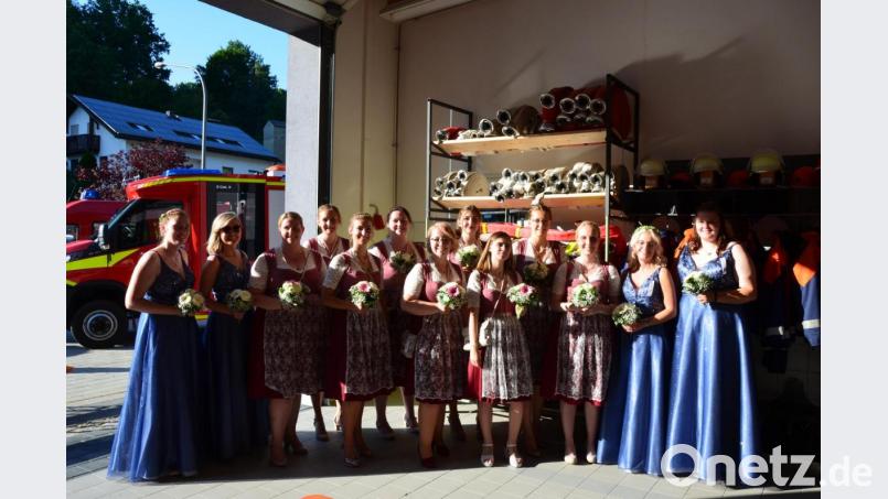 Die Festdamen der FFW Ensdorf und des Patenvereins, der Feuerwehr Thanheim. Bild: egr