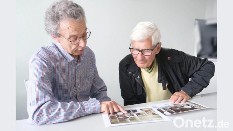 Dr. Kornalik und Dr. Luz schwelgen anlässlich des 50. Jubiläums in Erinnerungen. Bild: Klinikum/Dietl/exb
