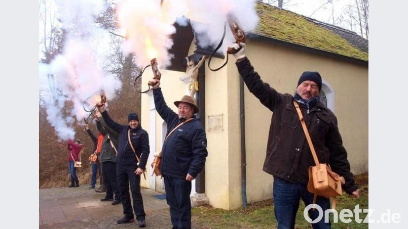 Die Böllerschützen beim Neujahr-Anschießen: Die Sparte des Heimatvereins Rieden unter Leitung von Hubert Haas entstand im Jahr 2010. Archivbild: Hubert Söllner