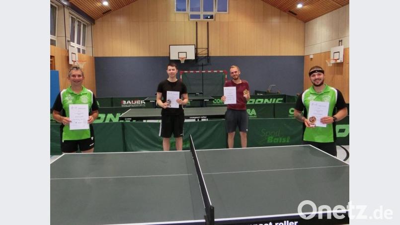 Den Vereinsmeistertitel holte sich Lukas Schieber (Zweiter von rechts). Unser Bild zeigt ihn mit den Nächstplatzierten: (von links) Erich Kneissl, Dominik Pornitz und Daniel Rotaru. Bild: Erich Kneissl/exb