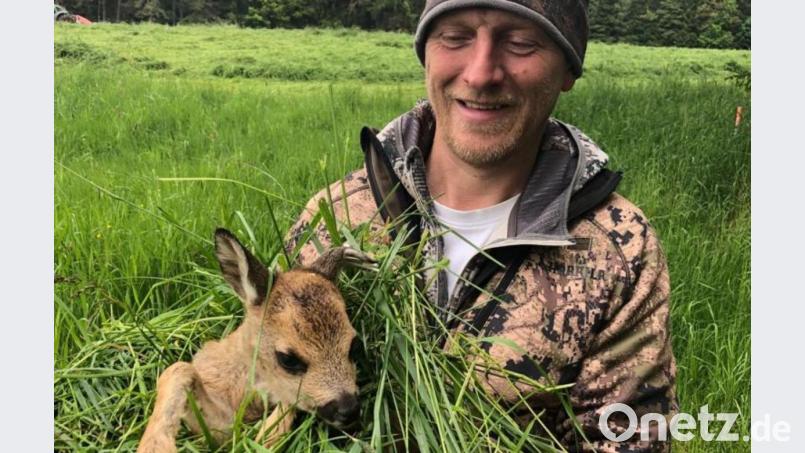 Bei der Jahreshauptversammlung der Jagdgenossen in Guttenberg wurde beschlossen, ein Teil Jagdpachtschillings für die Honorierung der Rehkitzrettung zu verwenden, die Jäger Herbert Tretter mit seinem Team durchführte. Archivbild: cvl