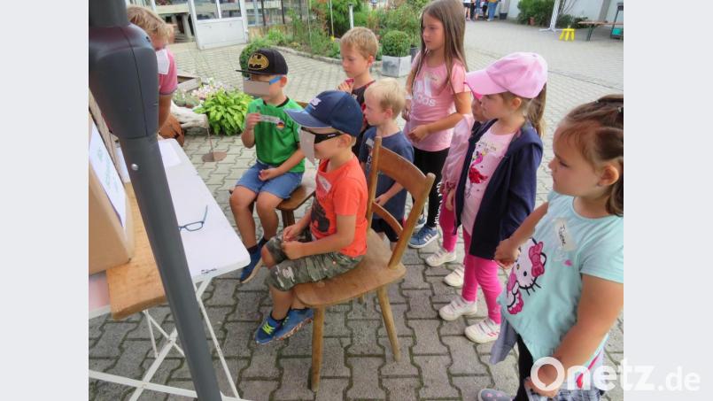 Spannung an der Station &quot;Was schmeckst du&quot; erraten die jungen Kandidaten die Gemüsesorten? Bild: adj