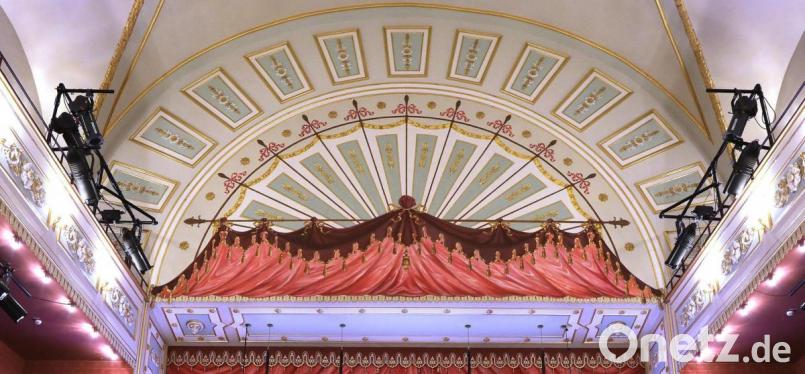 Die Bühnenportalwand im Stadttheater war Grundlage für das neue Logo. Bild: Wolfgang Steinbacher