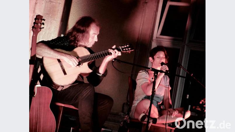 Peter Autschbach und Samira Saygili bei ihrem Konzert im Kloster Ensdorf. Bild: Jürgen Zach