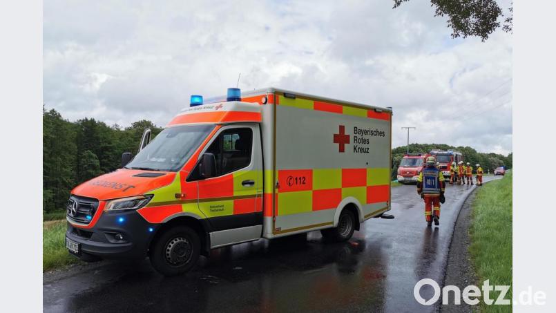 Nach kurzer Zeit konnte der Großteil der Rettungskräfte wieder abrücken. Vor Ort waren ein Rettungswagen und Krankenwagen des BRK sowie die Wehren aus Guttenberg, Waldeck und Erbendorf. Bild: mde