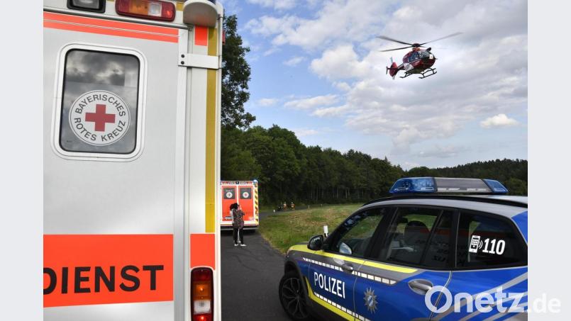 Ein Rettungshubschrauber brachte den schwer verletzten Mann in eine Klinik. Bild: Petra Hartl