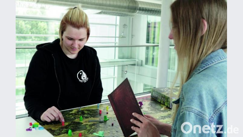 Das Spiel Robin Hood hat ein eigenes Buch, das durch das Spiel führt. Bild: Marina Gube