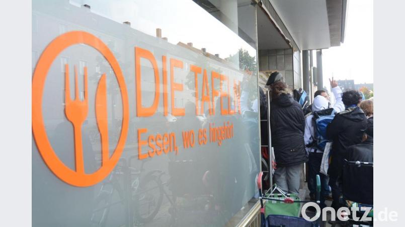Eingang zur &quot;Tafel&quot; in Weiden ist an den Lebensmittel-Ausgabetagen stark frequentiert. Ein Problem bei steigenden Inzidenz-Zahlen. Bild: Gabi Schönberger