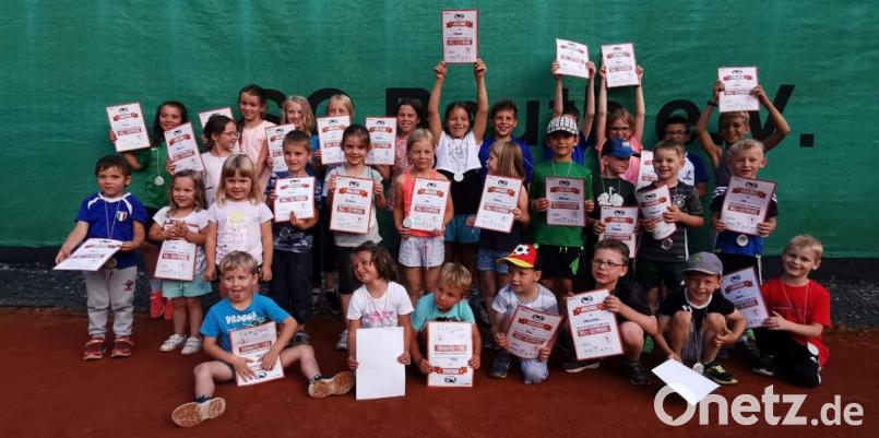 Alle Kinder und auch die sechs Betreuer waren von der Ballolympiade begeistert. Bild: SC Reuth/exb