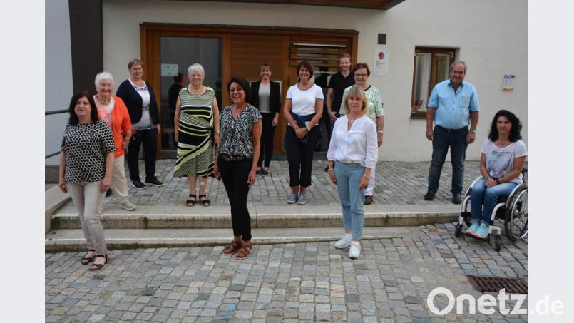 Neuwahlen gab es bei der Frauen-Union Mitterteich. Im Bild (erste Reihe, von links) Patrizia Stark, Alexandra Weiß, Rita Härtl und Doris Scharnagl-Lindinger sowie (hinten, von links) Traudl Schriewer, Irmgard Zintl, Gisela Schneider, Christine Ernstberger, Diana Burger, JU-Vorsitzender Christoph Hampel, Rosalie Ginker und CSU-Stadtratsfraktionsvorsitzender Josef Schwägerl. Bild: jr