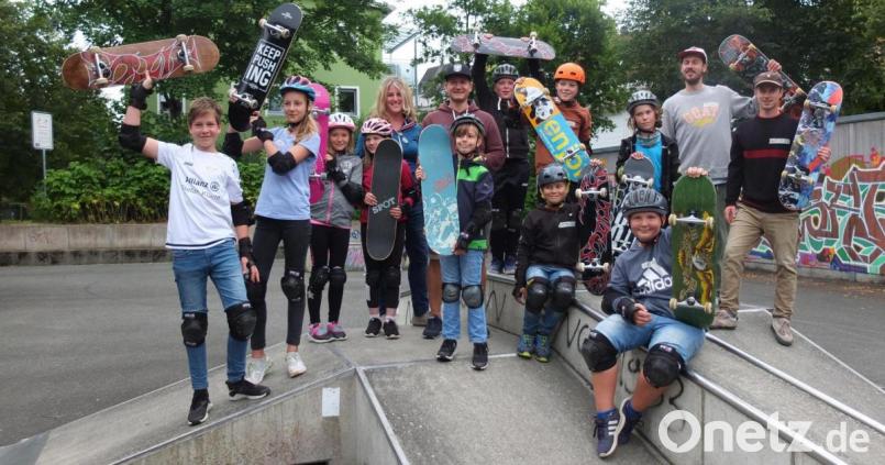 Die Mädchen und Buben hatten beim Skateboarder-Einsteigerkurs sehr viel Spaß. Bild: Michael Thomas/SPD Erbendorf-Wildenreuth/exb