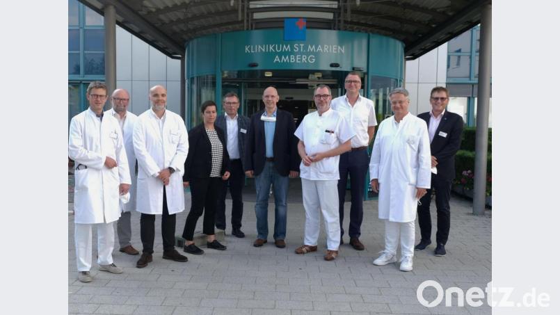 Dr. Ludwig Fischer von Weikersthal (Zweiter von rechts) arbeitet mit Vertretern des „Comprehensive Cancer Center“-Erlangen und des Onkologischen Zentrums des Uniklinikums Erlangen zusammen. Bild: Klinikum/Lang/exb