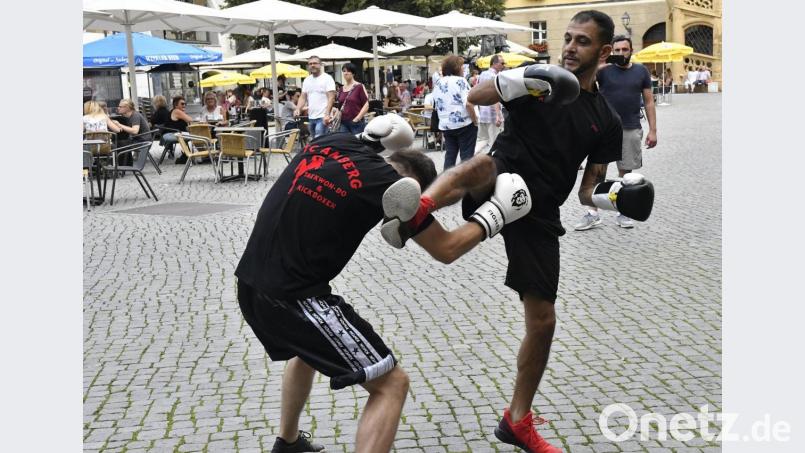 Am Samstagnachmittag gaben die Kickboxer des Taekwon-Do &amp; Kickboxclub/TC Amberg Einblick in ihren Sport. Bild: Petra Hartl