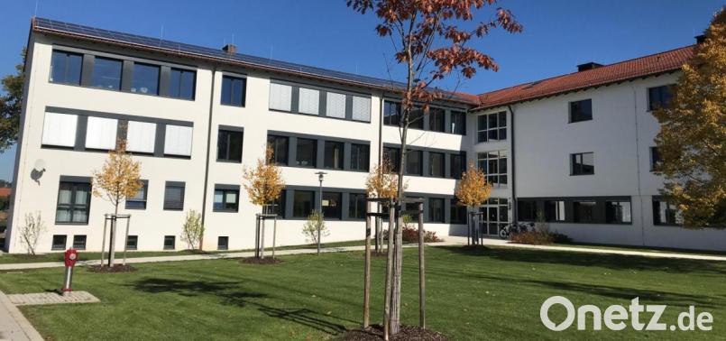 Die Schule Vilseck ist nach Meinung des Stadtrats bestens gerüstet, wenn es um infektionsschutzgerechte Innenraum-Lufthygiene geht. Deshalb sollen keine Luftreinigungsgeräte angeschafft werden. Bild: e