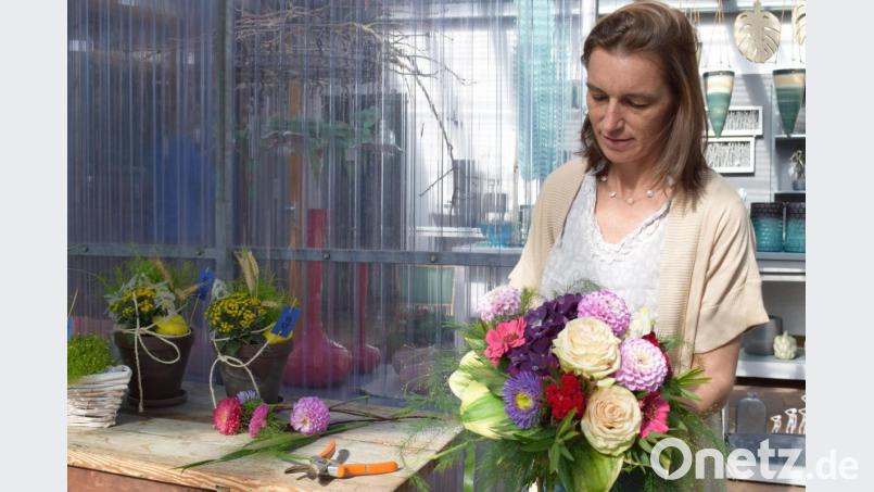 Nicole Punzmann (48) führt den Familienbetrieb Blumen Schröpf nun in der dritten Generation. Bild: szl