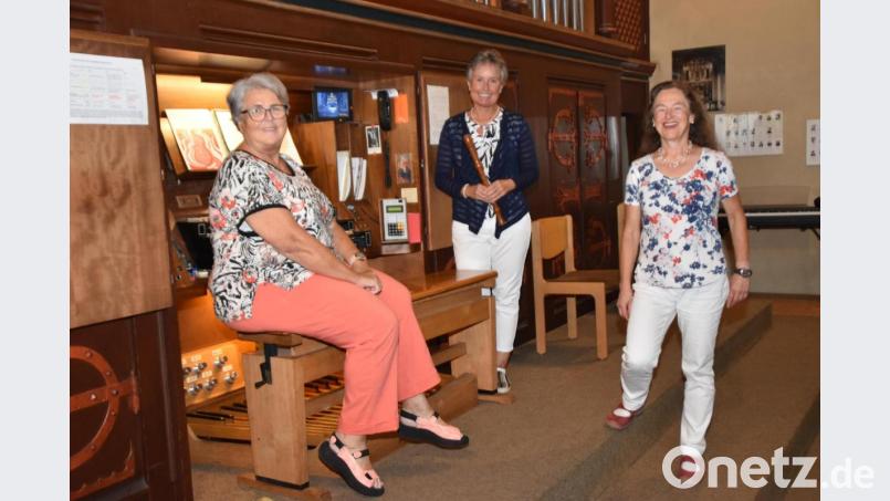 Die achte musikalische Mittagsandacht dieses Sommers gestalteten (von links) Ingeborg Hofmann an der Eisenbarth- Orgel, Cornelia Kick (Sopranflöte, Altblockflöte) und Barbara Fröhlich (Mezzosopran). Bild: hcz