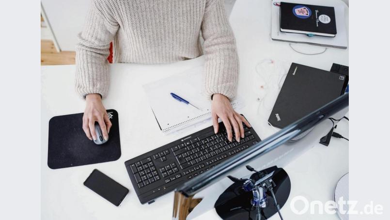 Wer ein IT-Bootcamp absolviert, muss sich auf lernintensive Tage einstellen. Symbolbild: Uwe Anspach/dpa