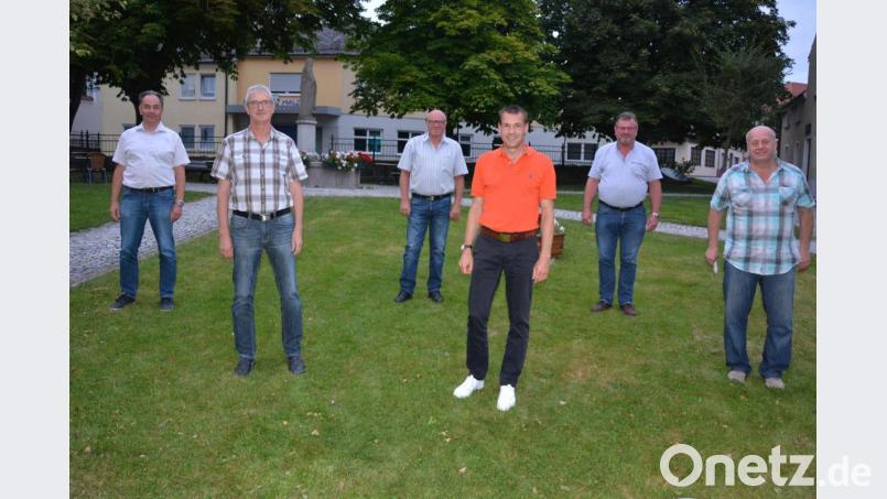 Mit diesem neu gewählten Vorstandsteam geht die Siedlergemeinschaft Konnersreuth in die kommenden vier Jahre: (von links) Martin Kleber, Klaus Schmidt, Ludwig Schiener, Vorsitzender Andreas Malzer, Anton Burger und Konrad Köstler. Bild: jr