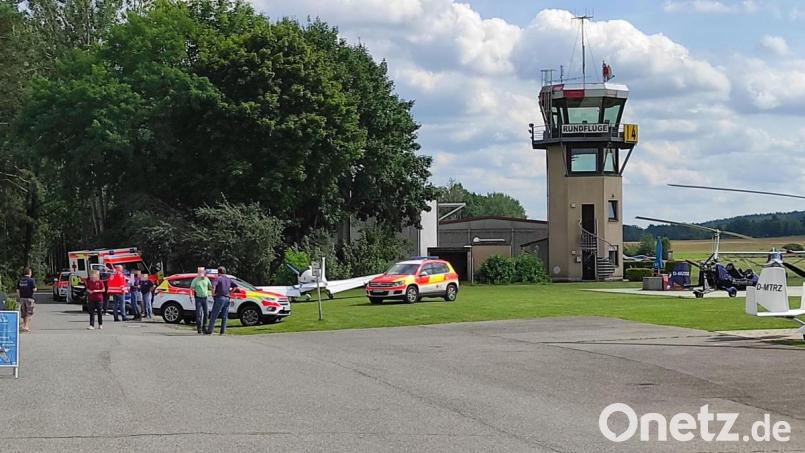 Am Flugplatz in Latsch ist am Samstagnachmittag ein Ultraleichtflugzeug abgestürzt. Bild: rg