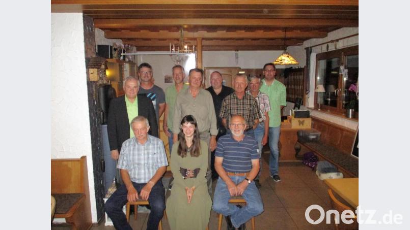 Das neue Vorstandsteam der Jagdgenossenschaft Oberwappenöst mit Jagdvorsteher Josef Popp, Julia Märkl, Alfred Lautenbacher (vorne von links) sowie Günter Kopp, Klaus Käs, Ludwig Birkner, Josef Märkl, Michael Braun, Josef Tretter, Martin Wisniewski und Christian Krauß (hinten, von links). Bild: Gemeinde Kulmain/exb