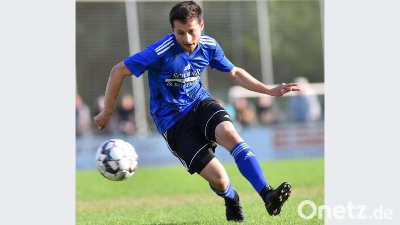 Moritz Zeitler traf beim 3:0-Sieg bei der SpVgg Lam per direktem Freistoß für die SpVgg SV Weiden. Bild: A. Schwarzmeier