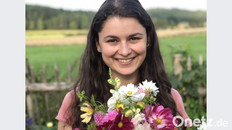 Der selbst gebundene Sommerblumenstrauß steht bei Magdalena Ertel für die ganzjährige Versorgung mit Gemüse und Obst und die damit verbundene Vorratshaltung. Bild: Magdalena Ertl/exb