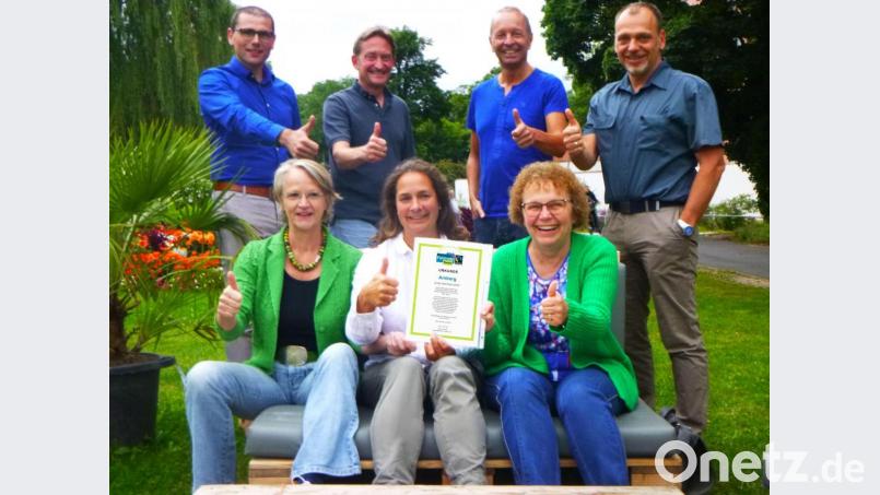 Sie geben der Fairtrade-Stadt ein Gesicht (hinten von links): Georg Klampfl, Stefan Weidenhammer, Thomas Bärthlein und Christian Irlbacher sowie (vorne von links) Gerlinde Köder, Heike von Eyb (Sprecherin der Steuerungsgruppe) und Brigitte Netta. Bild: Helena Eyb/exb