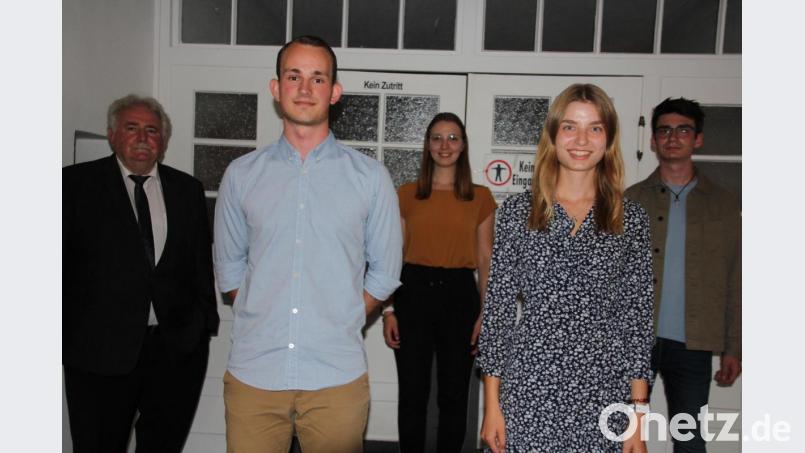 Ein geschichtsträchtiges Bild bei den Wanderfreunden Tirschenreuth: Das neue und stark verjüngte Vorstandsteam. Im Bild (von links): Zweiter Bürgermeister Peter Gold, Vorsitzender Nico Wiesend, Stellvertretende KassenwartinLena Mayerhöfer, Kassenwartin Johanna Bauer sowie Schriftführer und Medienreferent Simon Bauer. Bild: kro