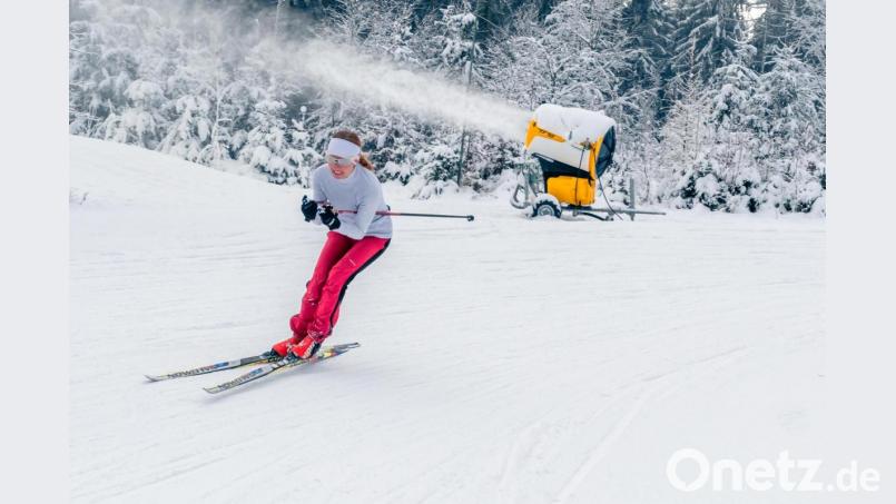 Ohne die Schneekanonen wäre seit vielen Jahren kein Skilanglauf am Rotbühlsender mehr möglich und damit auch keine Erfolge der Hirschauer Sportler und kein Breitensport.. Nun startet der SC Monte Kaolino ein Projekt, mit dem die maschinelle Beschneiung der Strecken um ein vielfaches nachhaltiger wird. Bild: chl