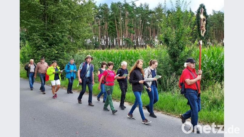 Die Wallfahrer der Pfarrei St. Ursula marschierten zum Frohnberg. Bild: Nicole Koller