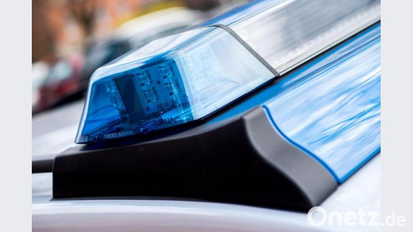 Bei einem Unfall in einem Wohngebiet in Sulzbach-Rosenberg erlitt eine 62-jährige Autofahrerin leichte Verletzungen. Symbolbild: Hauke-Christian Dittrich/dpa