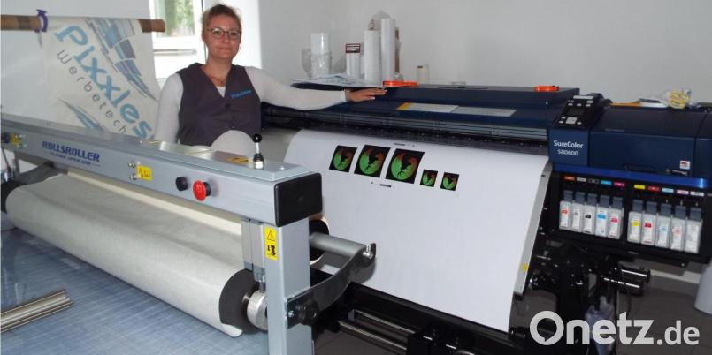 Pixxless-Inhaberin Sabine Reuß-Winkler in ihrem neuen Geschäft. Bild: e