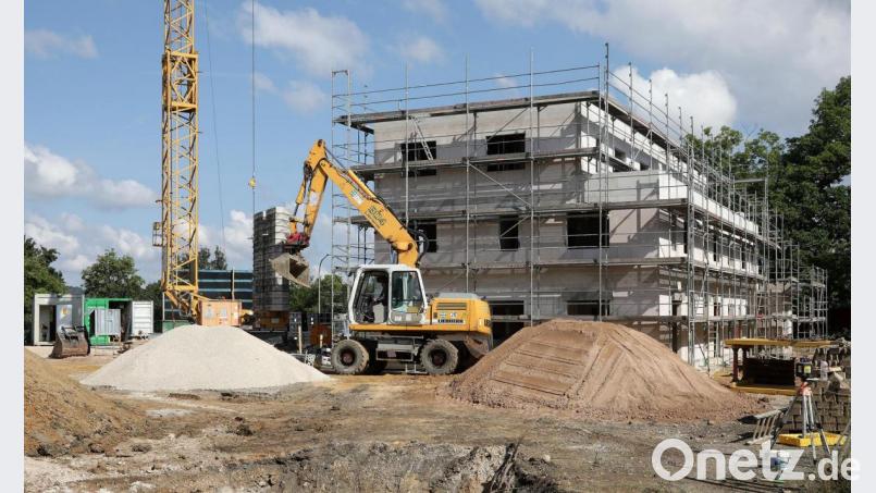 Auf der Baustelle am Haager Weg läuft alles nach Plan. Bisher gibt es den SkF-Mitarbeiterinnen zufolge kaum Verzögerungen, nächsten Sommer wollen sie hierher umziehen. Bild: Wolfgang Steinbacher