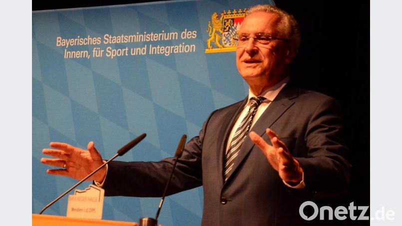 Bayerns Innenminister Joachim Herrmann würdigt das kommunale Ehrenamt. Bild: Kunz