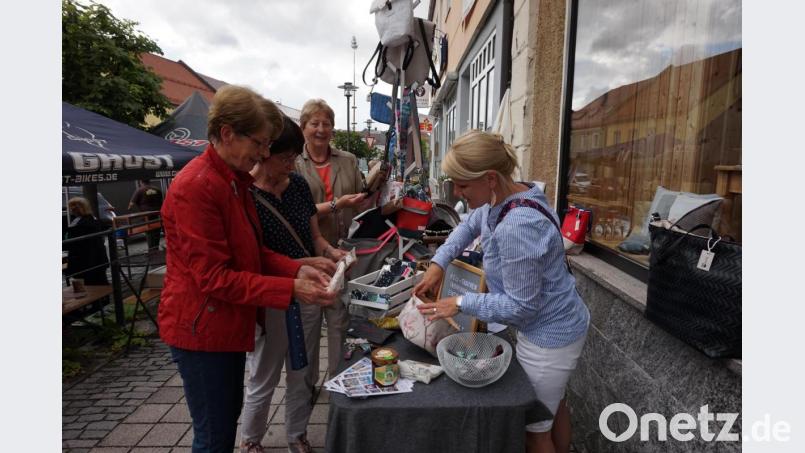 Helena Večeřová aus Schönsee am Stand mit ihrer Taschenmanufaktur Bild: eib