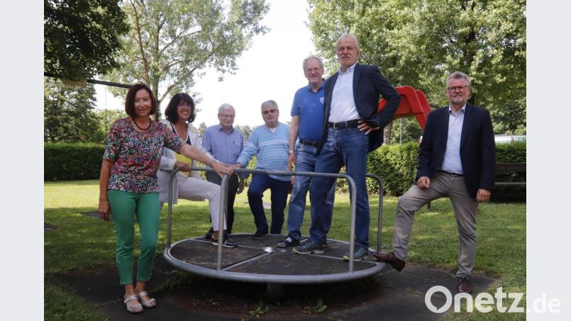 Die alte Führungsmannschaft ist auch die neue. Sie hält den TV in Bewegung. Rechts Bürgermeister Michael Göth. Bild: mfh