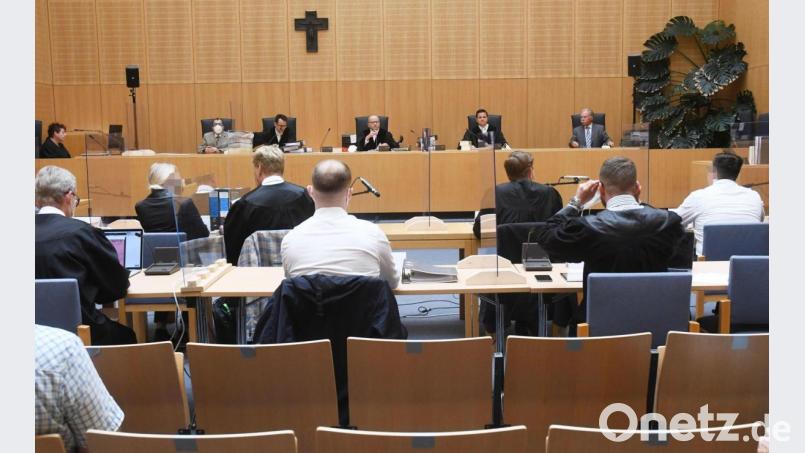 Die 1. große Strafkammer des Landgerichts Weiden unter Vorsitz von Präsident Gerhard Heindl (Mitte) fällte die Urteile im Flutkanal-Prozess. Archivbild: Gabi Schönberger