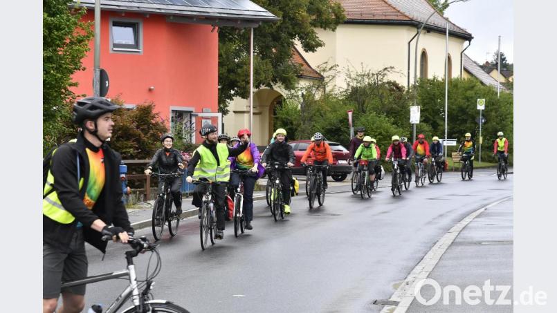 Von Neukirchen aus redelten die Regenbogenfahrer weiter Richtung Würzburg. Bild: Petra Hartl