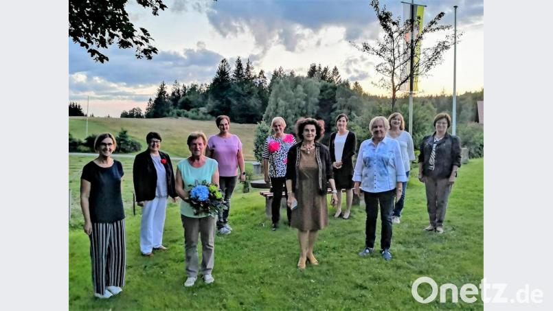 Frauen-Union-Vorsitzende Annemarie Sladky (Dritte von links) schart ihr neues Vorstandsteam um sich und hofft wieder auf mehr Zusammenkünfte. Bild: cro