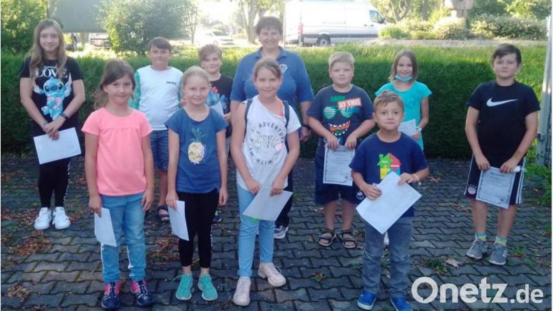 Alle Teilnehmer erhielten am Ende der Veranstaltung eine Urkunde. Die besten Werfer auch einen Eisdielegutschein. Bild: dob