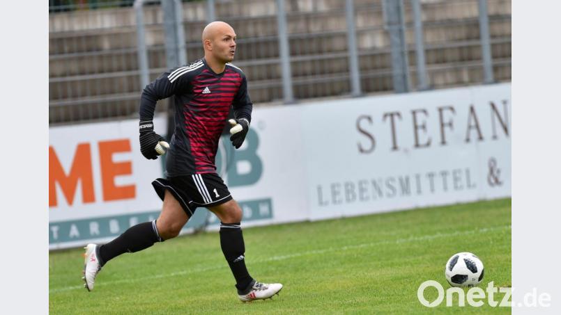 Nach einem Kreuzbandriss im Knie wird der zuletzt bereits fehlende Weidener Torwart Matthias Götz längere Zeit ausfallen. Wann er wieder zwischen die Pfosten zurückkehren kann, ist offen. Bild: af